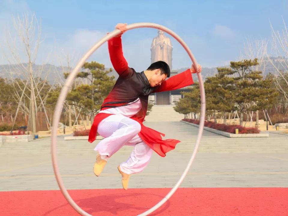 WWE热血摔跤盛宴即将开启，最新资讯震撼来袭！