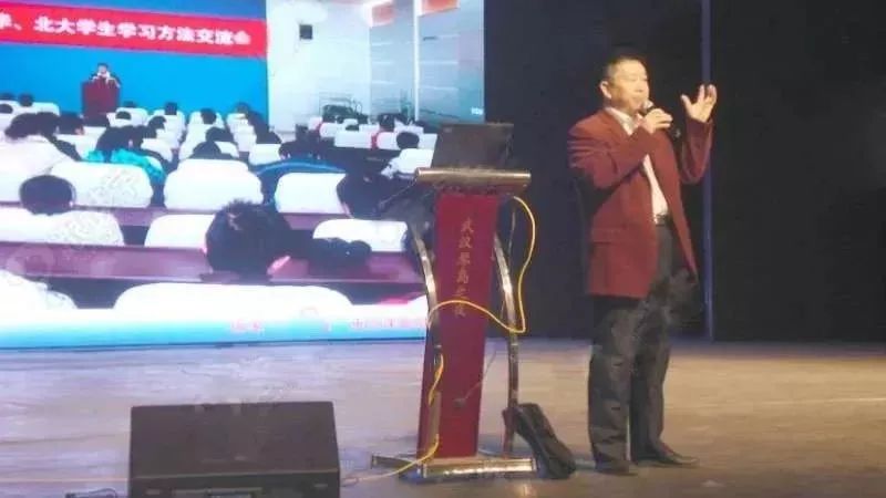 梁红直播间新动态，变化中的学习，自信与成就感的汇聚地