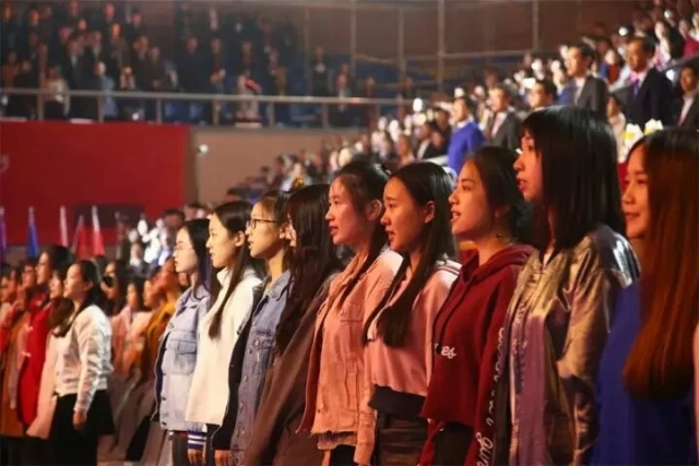 佛坪鲁小芳的励志之旅，自信与成就感的成长故事
