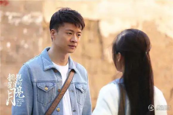 拥抱星星的月亮演员，探寻小巷隐秘瑰宝与明星故事