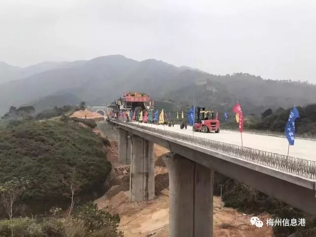广梅汕高铁最新进展，粤东崛起的新篇章，一路飞驰的高速铁路！
