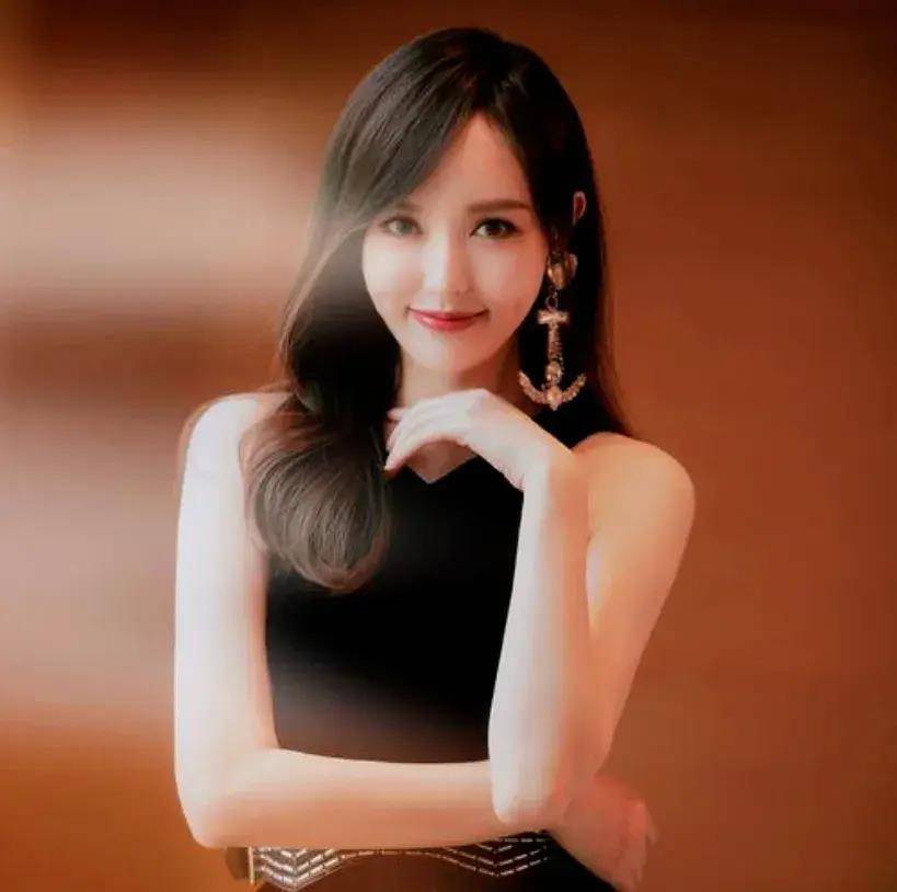 探寻明星前世之谜，星途璀璨背后的故事