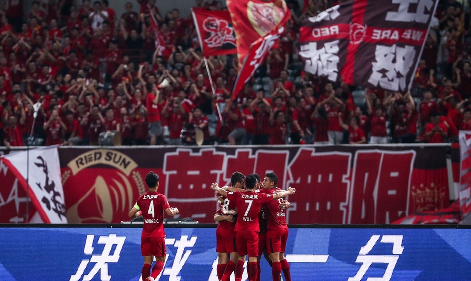 恒大与上港，赛场上的巨擘对决之夜