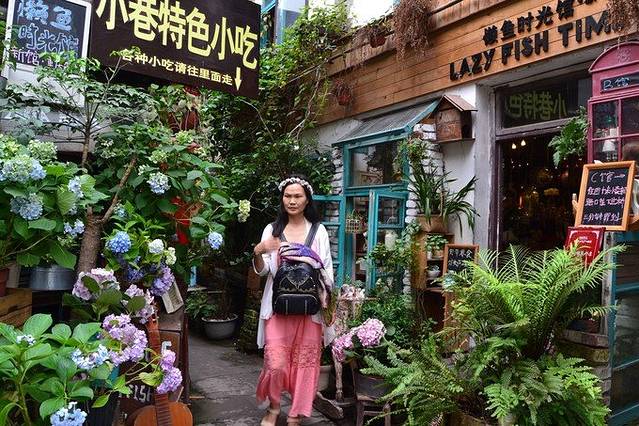 不夜城演员揭秘与小巷深处的特色小店探秘之旅