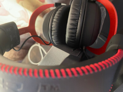 探秘小巷中的宝藏，CSGO比赛耳机之旅。