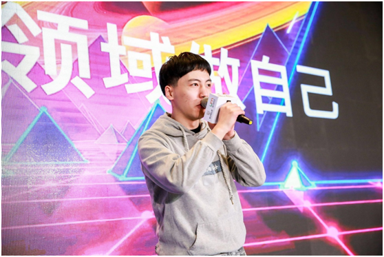 许巍最新歌曲,许巍最新歌曲，科技与生活的完美融合，引领新时代的音乐风潮