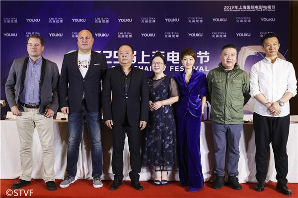 马伊琍多维形象展现，最新照片引公众瞩目