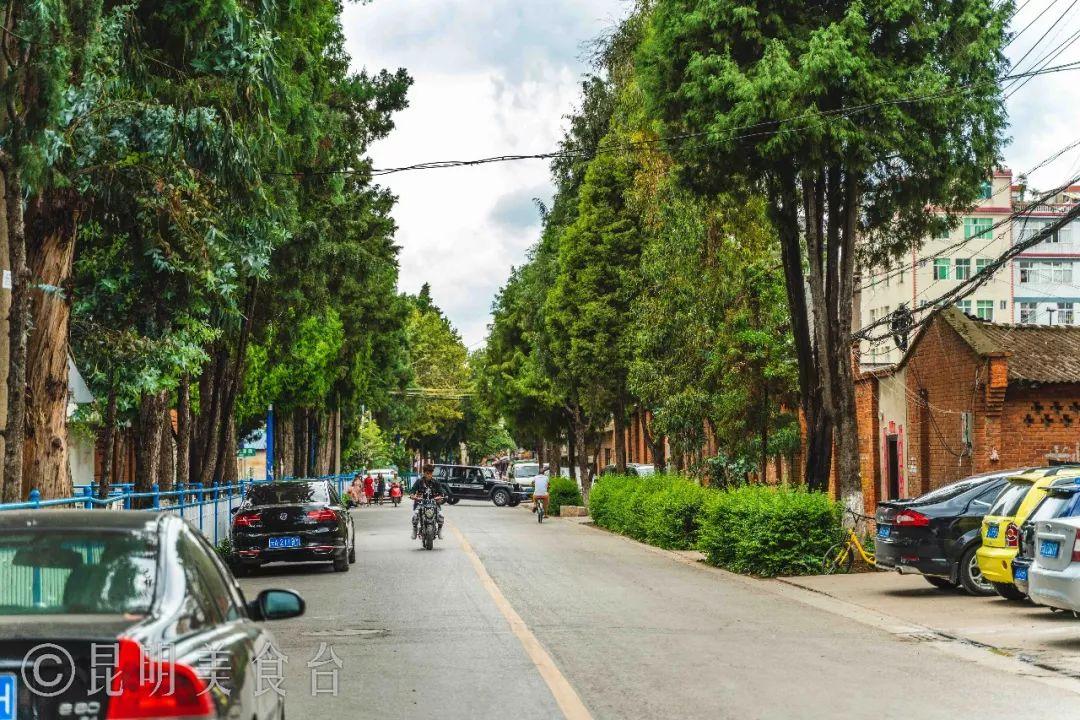 保时捷最新款SUV探索，奢华与独特的小巷特色小店之旅