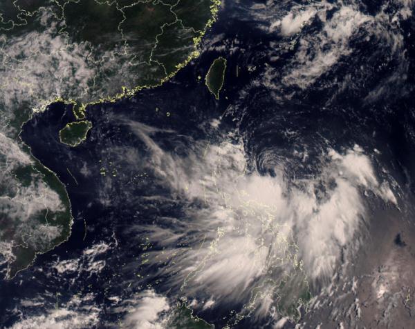 台风最新消息地图，家庭温馨故事背后的风暴动态