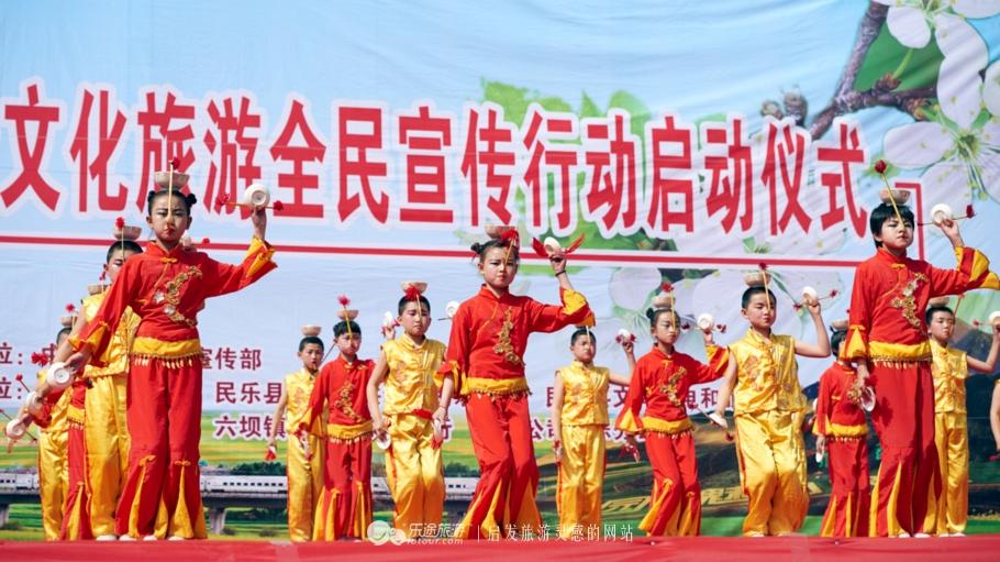 最新环保法引领绿色探索，隐藏小巷瑰宝之旅