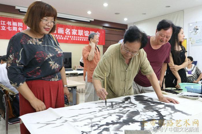 今日头条最新版下载，全球新鲜资讯轻松掌握！